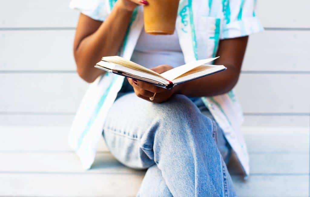 woman drinking coffee while reading